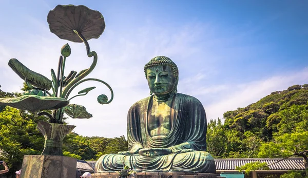 Kamakura-juni 06, 2019: het grote Boeddhabeeld in de Kotoku- — Stockfoto