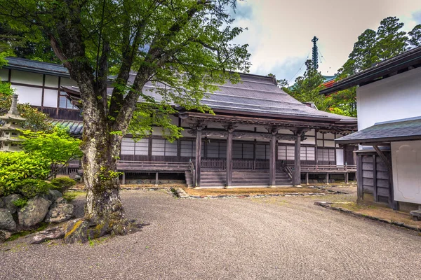 Koyasan - 04 Haziran 2019: Koyasan'daki Budist tapınağı, Japonya — Stok fotoğraf