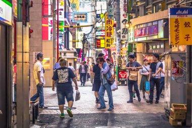 Osaka - 01 Haziran 2019: Osaka şehir merkezinin sokakları, Japonya