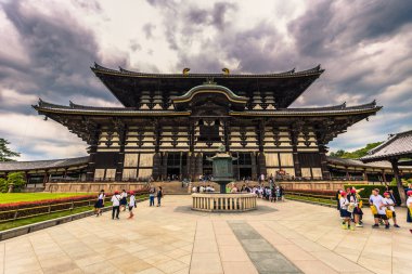 Nara - 31 Mayıs 2019: Nara'daki büyük Todai-ji tapınağı, Japonya