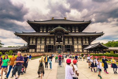 Nara - 31 Mayıs 2019: Nara'daki büyük Todai-ji tapınağı, Japonya