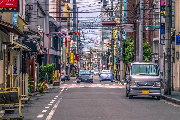 Himeji - 02 Haziran 2019: Himeji sokaklarında insanlar, içinde 
