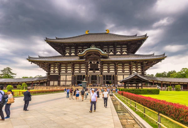 Nara - 31 Mayıs 2019: Nara'daki büyük Todai-ji tapınağı, Japonya