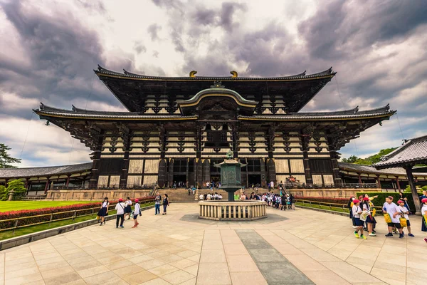 Nara-květen 31, 2019: velký chrám Todai-ji v Nara, Japonsko — Stock fotografie