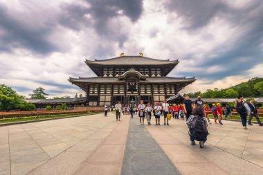 Nara - 31 Mayıs 2019: Nara'daki büyük Todai-ji tapınağı, Japonya