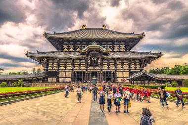 Nara - 31 Mayıs 2019: Nara'daki büyük Todai-ji tapınağı, Japonya