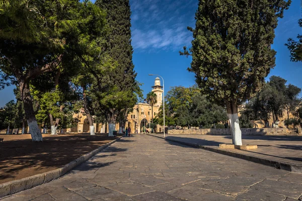 Jerusalem - October 04, 2018: Ancient monuments near the Dome of — Stock Photo, Image