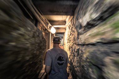 Kudüs - 04 Ekim 2018: An tünellerinde gezginler