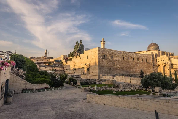 Jeruzalem-oktober 04, 2018: muren van de oude stad van Jeruzalem — Stockfoto