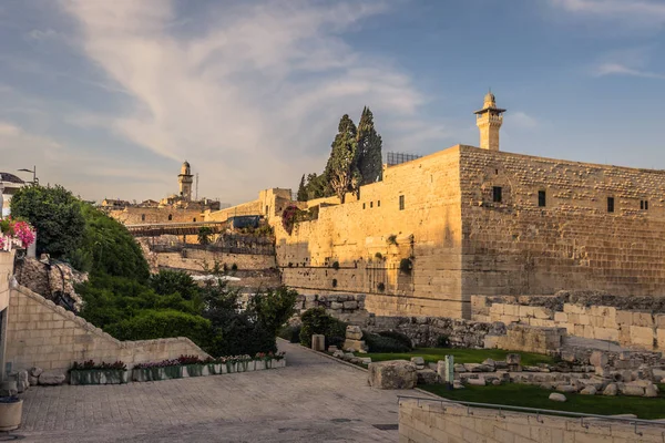 Jerusalén - 04 de octubre de 2018: Murallas de la Ciudad Vieja de Jerusalén — Foto de Stock