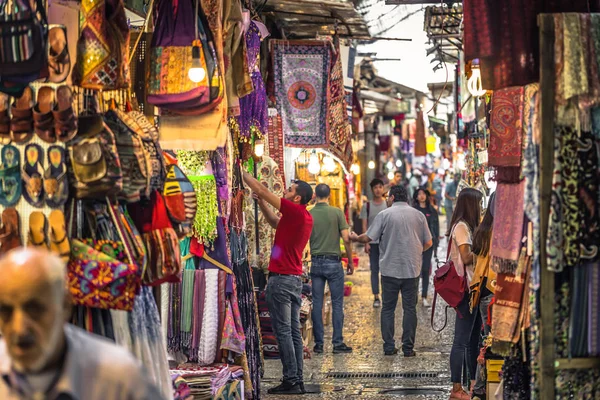 Jerusalén - 04 de octubre de 2018: Comercio y comerciantes en el Musl — Foto de Stock