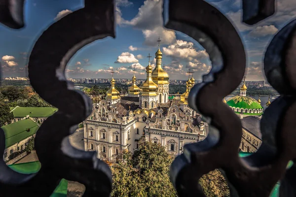 Kiova - 28. syyskuuta 2018: Ortodoksinen temppeli Pechersk Lavrassa — kuvapankkivalokuva