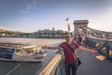 Budapeşte - 21 Haziran 2019: Budape'deki Tuna'nın panoramik manzarası