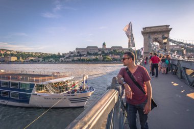 Budapeşte - 21 Haziran 2019: Budape'deki Tuna'nın panoramik manzarası