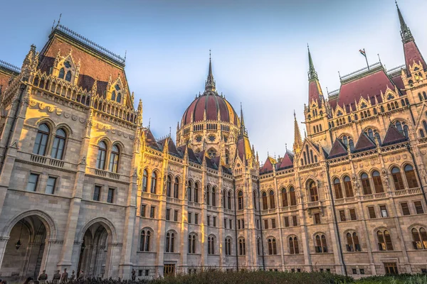 Budapeşte - 21 Haziran 2019: Budapeşte Parlamento binası, H
