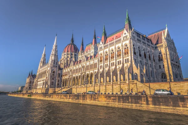 Budapest - June 21, 2019: The Parliament building of Budapest, H — Stock Photo, Image