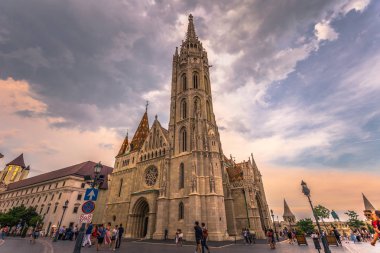 Budapeşte - 21 Haziran 2019: Fisherman's Bas'taki Matthias kilisesi