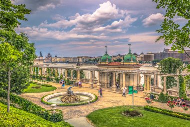Budapeşte - 22 Haziran 2019: Budapeşte'nin Buda tarafındaki Çeşme,