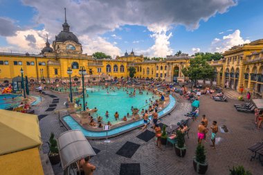 Budapeşte - 22 Haziran 2019: Szechenyi therma'nın panoramik manzarası
