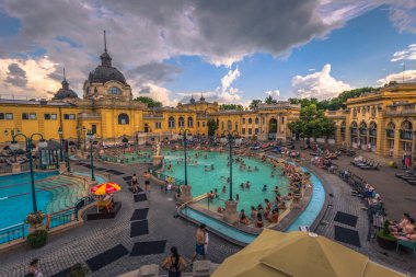 Budapeşte - 22 Haziran 2019: Szechenyi therma'nın panoramik manzarası