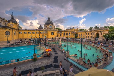 Budapeşte - 22 Haziran 2019: Szechenyi therma'nın panoramik manzarası