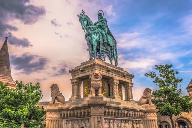 Budapeşte - 22 Haziran 2019: I. Stephen Heykeli Fisherman's'da