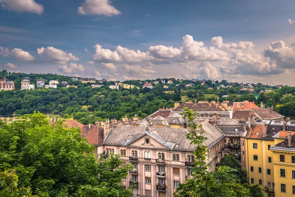 Budapest - June 22, 2019: Traditional houses in the Buda side of — Stock Photo, Image