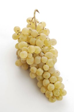 Beyaz arka plan üzerinde beyaz üzüm küme ayrıntılı