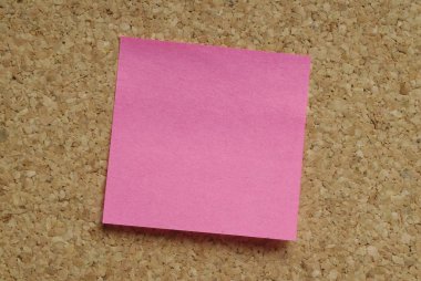 Kağıt, mantar panoda kırmızı renk notları