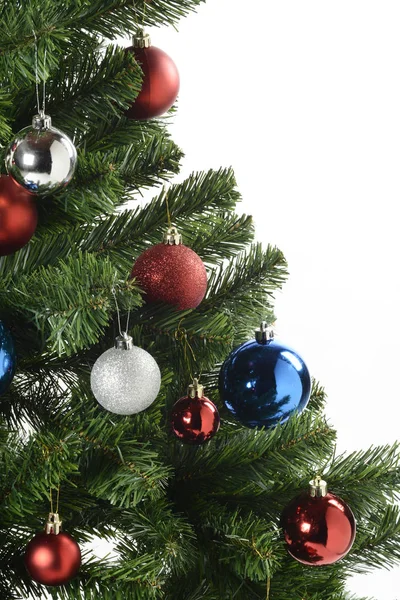 圣诞树上的装饰球 — 图库照片