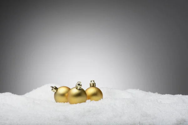 Gouden Ballen Sneeuw — Stockfoto
