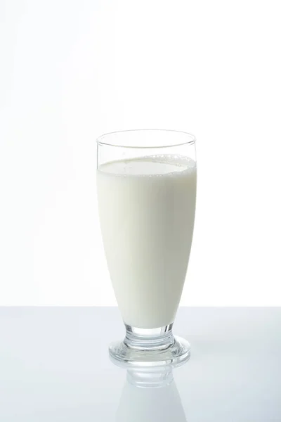 Vaso Leche Sobre Fondo Blanco — Foto de Stock