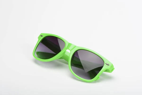 Gafas Sol Verdes Sobre Fondo Blanco — Foto de Stock