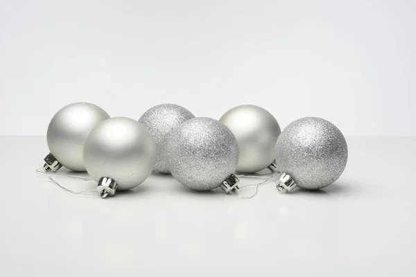 灰色球圣诞节装饰 — 图库照片