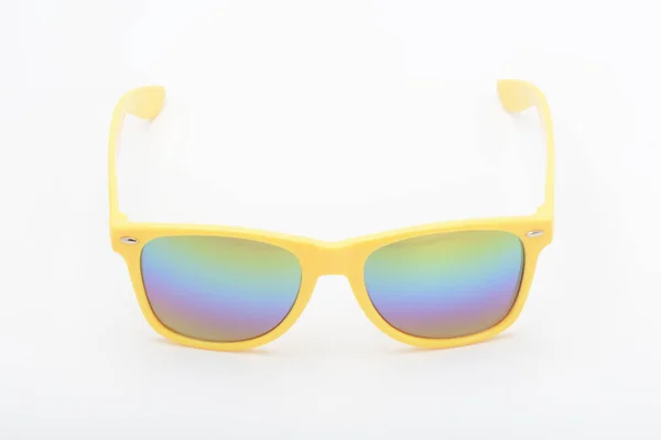 Primer Plano Gafas Sol Amarillas Con Lentes Colores Superficie Blanca — Foto de Stock