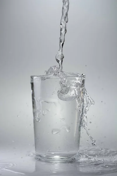 Close Shot Water Pouring Glass Grey — Stock Photo, Image