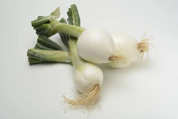 Primer Plano Racimo Cebollino Superficie Blanca — Foto de Stock