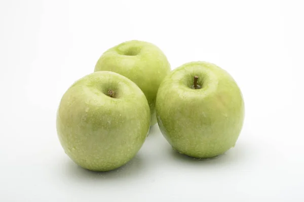 Nahaufnahme Eines Haufens Grüner Äpfel Auf Weißer Oberfläche — Stockfoto