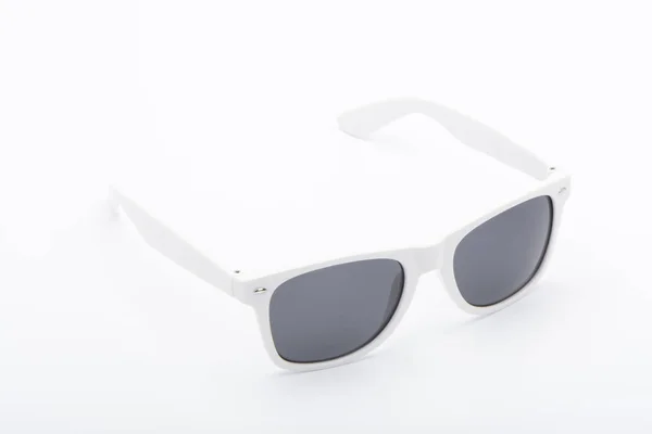 Primer Plano Gafas Sol Blancas Superficie Blanca — Foto de Stock