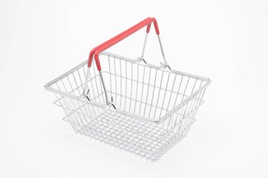 Alışveriş sepeti beyaz kadar yakın 