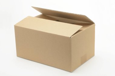 Açık karton kutu beyaz üzerinde kapat 