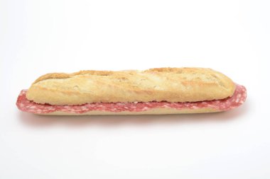 Beyaz arkaplanda sosisli sandviç