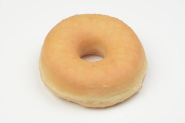 Beyaz arka planda taze çörek