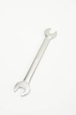 Beyaz arka planda yalıtılmış bir anahtar