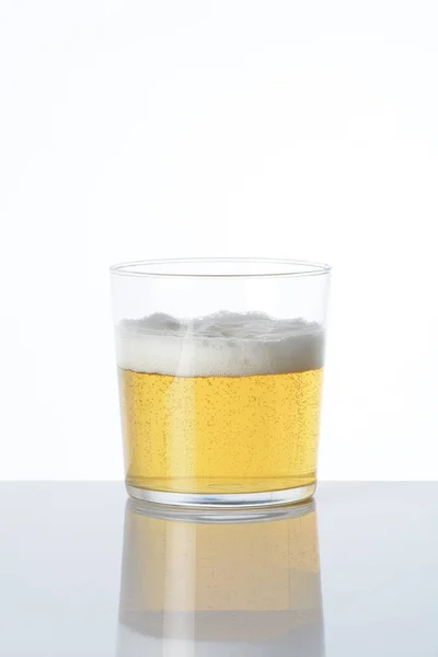 Vaso Cerveza Sobre Fondo Blanco — Foto de Stock