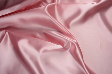 Açık pembe kumaştaki şekiller ve hacimler