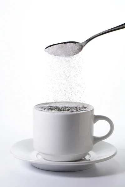 Açúcar que cai de uma colher — Fotografia de Stock