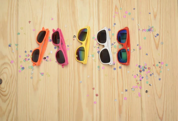 Gafas de sol de diferentes colores — Foto de Stock