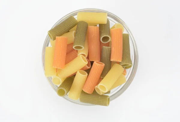 Macaroni ในสามสีที่แตกต่างกัน — ภาพถ่ายสต็อก
