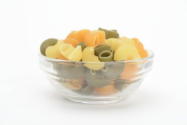 Çiğ makarna dirsek, üç renk